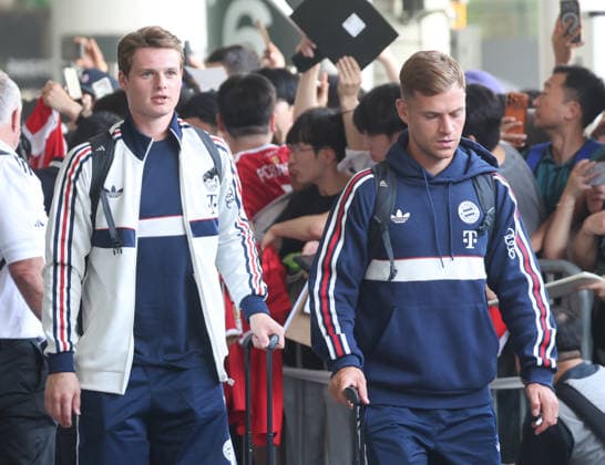 SKO, Joshua Kimmich (Bayern Muenchen 6), Jonas Urbig (Bayeren Muenchen 40, FC Bayern Muenchen landet in Jeju (Suedkorea), Saison 2026-27, 02.08.2026 SKO, FC Bayern Muenchen landet in Jeju (Suedkorea), Saison 2026-27, 02.08.2026 Jeju *** SKO, Joshua Kimmich Bayern Munich 6, Jonas Urbig Bayern Munich 40, FC Bayern Munich arrives in Jeju, South Korea, 2026–27 season, February 8, 2026 SKO, FC Bayern Munich lands in Jeju, South Korea, 2026–27 season, February 8, 2026, Jeju Copyright: xEibner-Pressefotox JNL