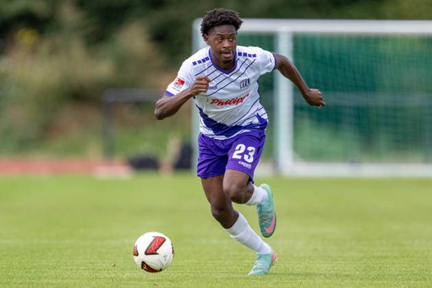 Testspiel 26 27 - VfL Osnabrück - SV Meppen am 01.08.2026 bei Blau Weiss Schinkel in Osnabrück Tony Lesueur (Osnabrueck) am Ball. *** Friendly Match 26 vs. 27: VfL Osnabrück vs. SV Meppen on August 1, 2026, at Blau Weiss Schinkel in Osnabrück; Tony Lesueur, Osnabrück, in action MT