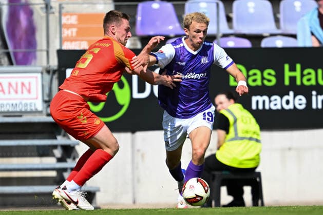 Testspiel 26 27 - VfL Osnabrück - SC Paderborn am 01.08.2026 an der Bremer Brücke in Osnabrück Tjark Scheller (Paderborn) im Zweikampf gegen Opitz Leon (Osnabrueck) *** Friendly Match 26 vs. 27: VfL Osnabrück vs. SC Paderborn on August 1, 2026, at Bremer Brücke in Osnabrück; Tjark Scheller (Paderborn) in a tackle against Leon Opitz (Osnabrück) MT