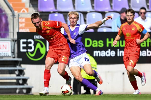 Testspiel 26 27 - VfL Osnabrück - SC Paderborn am 01.08.2026 an der Bremer Brücke in Osnabrück Tjark Scheller (Paderborn) im Zweikampf gegen Opitz Leon (Osnabrueck) *** Friendly Match 26 vs. 27: VfL Osnabrück vs. SC Paderborn on August 1, 2026, at Bremer Brücke in Osnabrück; Tjark Scheller (Paderborn) in a tackle against Leon Opitz (Osnabrück) MT