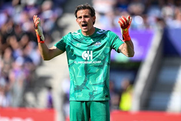Testspiel 26 27 - VfL Osnabrück - SC Paderborn am 01.08.2026 an der Bremer Brücke in Osnabrück Torwart Nahuel Noll (Paderborn) unzufrieden, enttäuscht, enttaeuscht, niedergeschlagen. *** Friendly Match 26 vs. 27: VfL Osnabrück vs. SC Paderborn on August 1, 2026, at Bremer Brücke in Osnabrück. Goalkeeper Nahuel Noll (Paderborn) is unhappy, disappointed, disheartened, and dejected. MT