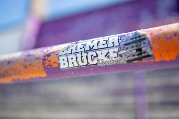 Testspiel 26 27 - VfL Osnabrück - SC Paderborn am 01.08.2026 an der Bremer Brücke in Osnabrück Aufkleber überkleben einen Wellenbrecher *** Friendly Match 26 vs. 27: VfL Osnabrück vs. SC Paderborn on August 1, 2026, at the Bremer Brücke in Osnabrück; stickers covering a wave barrier MT