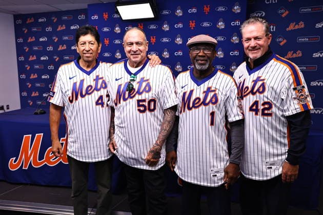 MLB, Baseball Herren, USA New York Mets press conference, PK, Pressekonferenz Members of the 1986 New York Mets, Jesse Orosco, Sid Fernandez, Mookie Wilson and Roger McDowell pose for a photo after a press conference in the Shannon Forde Press Conference Room at Citi Field in Flushing, New York, on August 1, 2026. Members of the 1986 World Series champions team are being honored before the game in a pre-game ceremony. Flushing N.Y. United States  Copyright: xGordonxDonovanx originalFilename:donovan-mlbmiami260801_npaoo.jpg