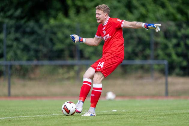 Testspiel 26 27 - VfL Osnabrück - SV Meppen am 01.08.2026 bei Blau Weiss Schinkel in Osnabrück Torwart Julius Pünt Puent (Meppen) am Ball. *** Friendly Match 26-27: VfL Osnabrück vs. SV Meppen on August 1, 2026, at Blau Weiss Schinkel in Osnabrück. Goalkeeper Julius Pünt (Puent) of Meppen has the ball. MT