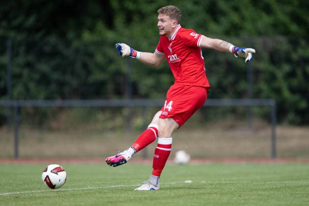 Testspiel 26 27 - VfL Osnabrück - SV Meppen am 01.08.2026 bei Blau Weiss Schinkel in Osnabrück Torwart Julius Pünt Puent (Meppen) am Ball. *** Friendly Match 26-27: VfL Osnabrück vs. SV Meppen on August 1, 2026, at Blau Weiss Schinkel in Osnabrück. Goalkeeper Julius Pünt (Puent) of Meppen has the ball. MT