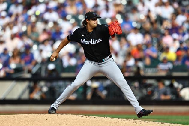 MLB, Baseball Herren, USA Miami Marlins Vs. New York Mets Miami Marlins starting pitcher Tyler Phillips 30 throws during the first inning of a baseball game against the New York Mets at Citi Field in Flushing, New York, on August 1, 2026. Flushing N.Y. United States  Copyright: xGordonxDonovanx originalFilename:donovan-mlbmiami260801_np619.jpg