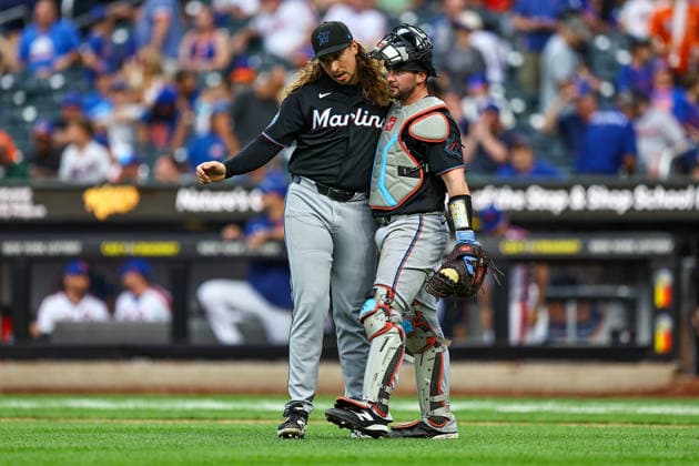 MLB, Baseball Herren, USA Miami Marlins Vs. New York Mets Miami Marlins relief pitcher Lake Bachar, number 84, and catcher Liam Hicks, number 34, celebrate the team s 6-2 victory in a baseball game against the New York Mets at Citi Field in Flushing, New York, on August 1, 2026. Flushing N.Y. United States  Copyright: xGordonxDonovanx originalFilename:donovan-mlbmiami260801_np7Dm.jpg
