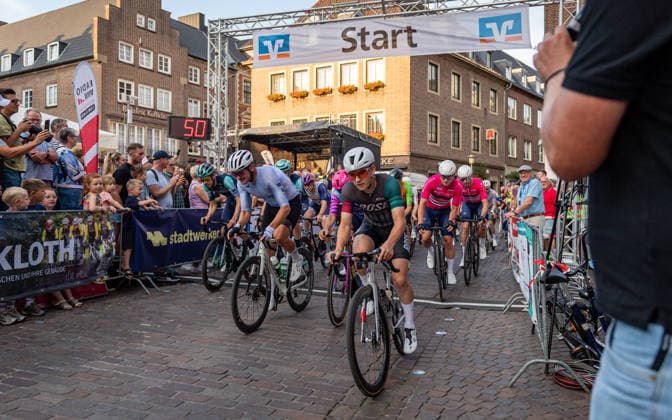 Radsport, 2. Bocholter Nacht, Strassenrennen, 01.08.2026, Ausrichter RC77 Bocholt Elite Till Van Der Linde (RC Bocholt 77 e.V., 1. v.r.), Bocholt Innenstadt Deutschland *** Cycling, 2nd Bocholt Night, Road Race, August 1, 2026, Organizer: RC77 Bocholt Elite Till Van Der Linde RC Bocholt 77 e.V., 1st race, Bocholt City Center, Germany 260801_rr_rc77-bocholt_2-bcoholter-nacht_53708