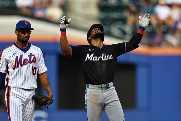 MLB, Baseball Herren, USA Miami Marlins Vs. New York Mets Miami Marlins player Otto Lopez 6 gestures on second base after doubling during the sixth inning of a baseball game against the New York Mets at Citi Field in Flushing, New York, on August 1, 2026. Flushing N.Y. United States  Copyright: xGordonxDonovanx originalFilename:donovan-mlbmiami260801_npq2s.jpg