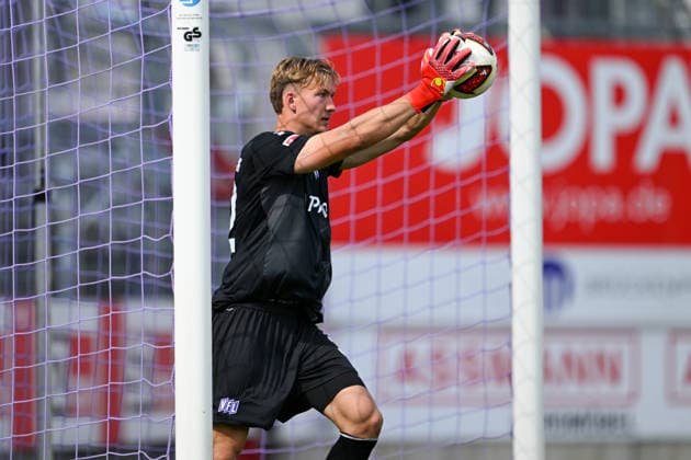 Testspiel 26 27 - VfL Osnabrück - SC Paderborn am 01.08.2026 an der Bremer Brücke in Osnabrück Torwart Krumrey Jonas (Osnabrueck) *** Friendly Match 26 vs. 27: VfL Osnabrück vs. SC Paderborn on August 1, 2026, at Bremer Brücke in Osnabrück. Goalkeeper: Jonas Krumrey, Osnabrück MT