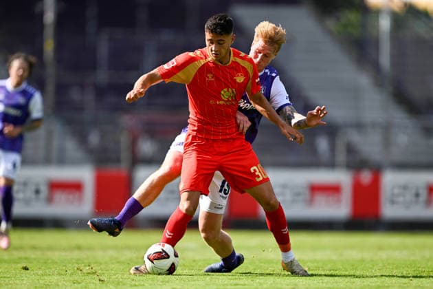 Testspiel 26 27 - VfL Osnabrück - SC Paderborn am 01.08.2026 an der Bremer Brücke in Osnabrück Stefano Marino (Paderborn) im Zweikampf gegen Bjarke Jacobsen (Osnabrueck) *** Friendly Match 26 vs. 27: VfL Osnabrück vs. SC Paderborn on August 1, 2026, at Bremer Brücke in Osnabrück. Stefano Marino (Paderborn) in a tackle against Bjarke Jacobsen (Osnabrück) MT