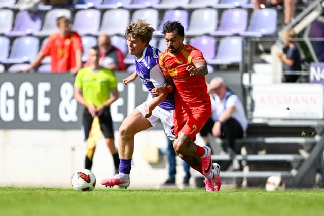 Testspiel 26 27 - VfL Osnabrück - SC Paderborn am 01.08.2026 an der Bremer Brücke in Osnabrück Oliver Batista-Meier (Paderborn) im Zweikampf gegen Luca Samuel Kröger Kroeger (Osnabrueck) *** Friendly Match 26 vs. 27: VfL Osnabrück vs. SC Paderborn on August 1, 2026, at Bremer Brücke in Osnabrück; Oliver Batista Meier (Paderborn) in a tackle against Luca Samuel Kröger (Osnabrück) MT