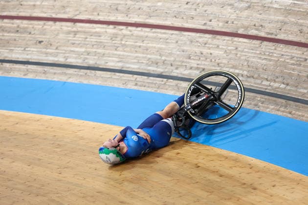 Sport Bilder des Tages Glasgow 2026 Commonwealth Games Picture by Alex Whitehead SWpix.com - 02 08 2026 - Glasgow 2026 Commonwealth Games - Track cycling, Rad, Radsport, Bahnrad, Bahn and Para Track Cycling - Sir Chris Hoy Velodrome, Glasgow, Scotland - Women s Keirin - First Round - A crash for Sophie Capewell of England Glasgow Sir Chris Hoy Velodrome Scotland Copyright: x xSWpix.comx(t axPhotographyxHubxLtd)xAlexxWhitehead SWpix.comx SWP-3030-17433
