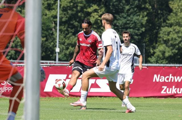 02.08.2026 - Fussball - Saison 2026 2027 - Testspiel Freundschaftsspiel Vorbereitungsspiel: 1. FC Nürnberg Nuernberg FCN ( Club ) - FSV Frankfurt - Sportfoto Zink DaMa - xdaxmax - Adriano Grimaldi (39, 1. FC Nürnberg FCN ) Phil Kemper (5, FSV Frankfurt ) *** August 2, 2026 Soccer Season 2026–2027 Exhibition Match Friendly Match Preseason Match 1 FC Nuremberg Nuremberg FCN Club FSV Frankfurt Sports Photo Zink DaMa xdaxmax Adriano Grimaldi 39, 1 FC Nuremberg FCN Phil Kemper 5, FSV Frankfurt