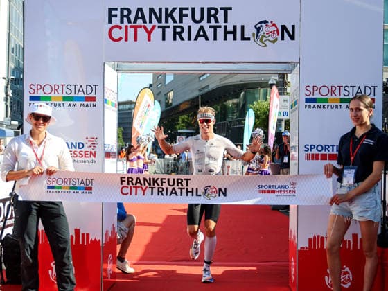 Frankfurt City Triathlon 2026, Mitteldistanz Sieger Männer: Vincent Größer Vincent Groesser Frankfurt City Triathlon 2026, Frankfurt Deutschland *** Frankfurt City Triathlon 2026, Men s Middle Distance Winner: Vincent Größer Vincent Groesser Frankfurt City Triathlon 2026, Frankfurt, Germany