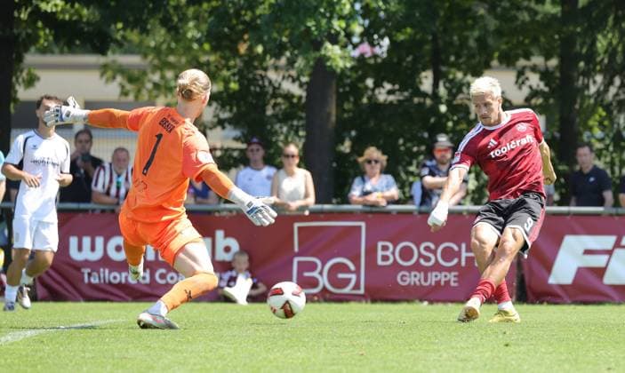 02.08.2026 - Fussball - Saison 2026 2027 - Testspiel Freundschaftsspiel Vorbereitungsspiel: 1. FC Nürnberg Nuernberg FCN ( Club ) - FSV Frankfurt - Sportfoto Zink DaMa - xdaxmax - Tor Treffer Torschuß zum 1:3 - Torschütze Sigurd Haugen ( 9, 1. FC Nürnberg FCN ) gg Lucas Becker (1, FSV Frankfurt ) *** August 2, 2026 Soccer Season 2026–2027 Exhibition Match Friendly Match Preseason Match 1. FC Nürnberg Nuremberg FCN Club FSV Frankfurt Sports Photo Zink DaMa xdaxmax Goal Shot on Goal for 1–3 Goal Scorer Sigurd Haugen 9, 1 FC Nuremberg (FCN) vs. Lucas Becker 1, FSV Frankfurt