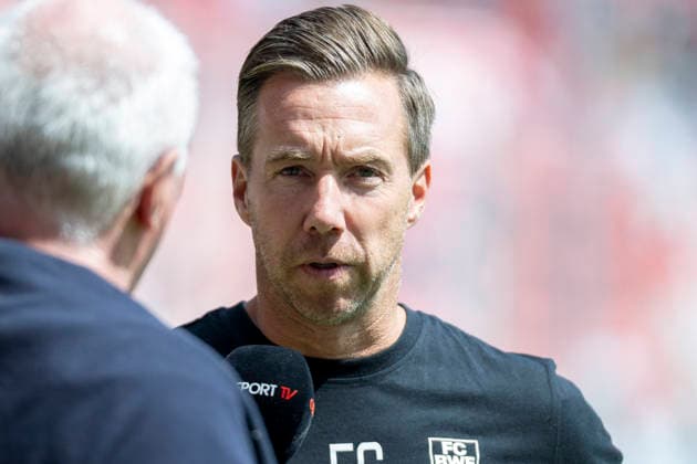 Regionalliga Nordost -Saison 26 27 Hallescher FC vs.FC Rot-Weiss Erfurt Halle, Deutschland 02.August 2026: Im Bild:Trainer Fabian Gerber (Erfurt) Halle Saale Leuna Chemie Stadion Sachsen-Anhalt Deutschland *** Regionalliga Northeast, Season 26–27: Hallescher FC vs. FC Rot Weiss Erfurt, Halle, Germany, August 2, 2026. Pictured: Coach Fabian Gerber, Erfurt, Halle, Saale, Leuna, Chemie Stadium, Saxony-Anhalt, Germany