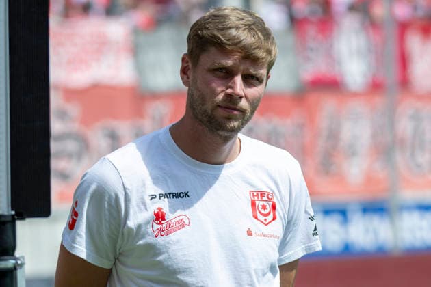 Regionalliga Nordost -Saison 26 27 Hallescher FC vs.FC Rot-Weiss Erfurt Halle, Deutschland 02.August 2026: Im Bild:Trainer Robert Schröder Schroeder (Halle) Halle Saale Leuna Chemie Stadion Sachsen-Anhalt Deutschland *** Regionalliga Northeast, Season 26–27: Hallescher FC vs. FC Rot Weiss Erfurt, Halle, Germany, August 2, 2026. Pictured: Coach Robert Schröder, Schröder, Halle, Halle-Saale, Leuna, Chemie Stadium, Saxony-Anhalt, Germany