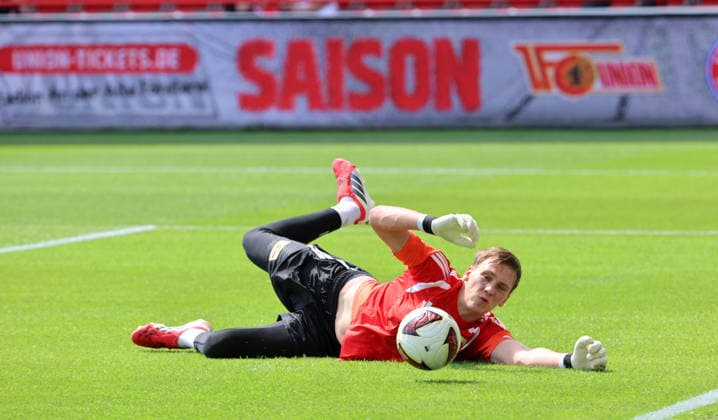 Sport Bilder des Tages Torwart Fritz Gagzow Einzelbild Freisteller Aktion Fußball Fussball Bundesliga Herren DFL Testspiel Saison 2026 2027 02.08.2026 1.FC Union Berlin FCU vs. Cagliari Calcio DFL regulations prohibit any use of photographs as image sequences and or quasi-video. *** Goalkeeper Fritz Gagzow Single Image Cutout Action Sports Soccer Bundesliga Men s DFL Friendly Match Season 2026–2027 February 8, 2026 1. FC Union Berlin (FCU) vs. Cagliari Calcio DFL regulations prohibit any use of photographs as image sequences and or quasi-video