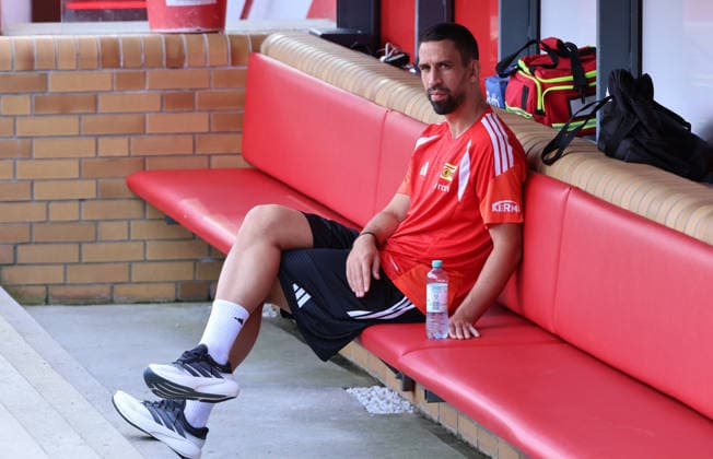 Rani Khedira auf der Bank wird geschont Fußball Fussball Bundesliga Herren DFL Testspiel Saison 2026 2027 02.08.2026 1.FC Union Berlin FCU vs. Cagliari Calcio DFL regulations prohibit any use of photographs as image sequences and or quasi-video. *** Rani Khedira is on the bench to rest Sport Soccer Soccer Bundesliga Men s DFL Friendly Match 2026–2027 Season February 8, 2026 1. FC Union Berlin (FCU) vs. Cagliari Calcio DFL regulations prohibit any use of photographs as image sequences and or quasi-video