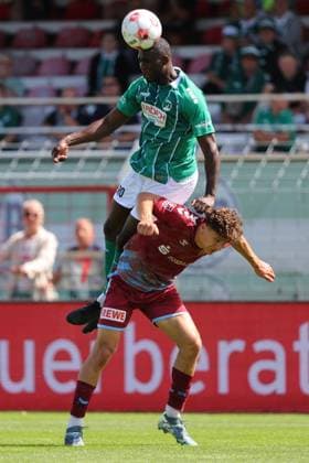 01.08.26, GER, Regionalliga Nord, Fussball, 1. Spieltag, Saison 2026 2027, Dietmar-Scholze-Stadion an der Lohmuehle, VfB Luebeck vs SC Weiche Flensburg Zweikampf Kopfball Kopfballduell zwischen Daouda Beleme (VfB Luebeck 21) und Theo Behrmann (SC Weiche Flensburg 08 28) Foto nordphoto GmbH Tauchnitz Luebeck Dietmar-Scholze-Stadion an der Lohmuehle SH Germany *** August 26, 2026, GER, Regionalliga Nord, Soccer, Matchday 1, 2026–2027 Season, Dietmar Scholze Stadium at the Lohmuehle, VfB Lübeck vs. SC Weiche Flensburg, header duel between Daouda Beleme (VfB Lübeck, 21) and Theo Behrmann (SC Weiche Flensburg, 08), photo by nordphoto GmbH, Tauchnitz, Lübeck, Dietmar Scholze Stadium an der Lohmuehle, SH, Germany Copyright: xnordphotoxGmbHx xTauchnitzx