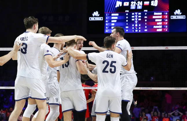 (260802) -- NINGBO, Aug. 2, 2026 -- Players of Slovenia celebrate after the 3rd-place match between Slovenia and Japan at the 2026 Volleyball Nations League (VNL) Men s Final Round in Ningbo, east China s Zhejiang Province, Aug. 2, 2026. (Photo by Xinhua) (SP)CHINA-NINGBO-VOLLEYBALL-VOLLEYBALL NATIONS LEAGUE-3RD PLACE-SLO VS JPN SuoxXianglu 