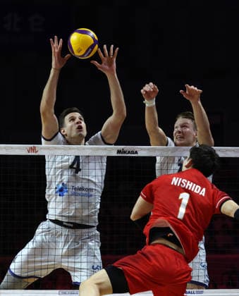 (260802) -- NINGBO, Aug. 2, 2026 -- Jan Kozamernik (L) of Slovenia blocks the ball during the 3rd-place match between Slovenia and Japan at the 2026 Volleyball Nations League (VNL) Men s Final Round in Ningbo, east China s Zhejiang Province, Aug. 2, 2026. (Photo by Xinhua) (SP)CHINA-NINGBO-VOLLEYBALL-VOLLEYBALL NATIONS LEAGUE-3RD PLACE-SLO VS JPN SuoxXianglu 