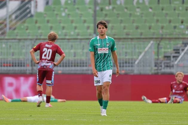 01.08.26, GER, Regionalliga Nord, Fussball, 1. Spieltag, Saison 2026 2027, Dietmar-Scholze-Stadion an der Lohmuehle, VfB Luebeck vs SC Weiche Flensburg Spielende Endstand 1:1 Mitte Lennard Heiduck (VfB Luebeck 17) hinten Samuel Hust (SC Weiche Flensburg 08 20) Foto nordphoto GmbH Tauchnitz Luebeck Dietmar-Scholze-Stadion an der Lohmuehle SH Germany *** August 26, 2026, GER, Regionalliga Nord, Soccer, Matchday 1, 2026–2027 Season, Dietmar Scholze Stadium an der Lohmuehle, VfB Lübeck vs. SC Weiche Flensburg, Final Score 1–1, Center: Lennard Heiduck (VfB Lübeck) 17, Back: Samuel Hust (SC Weiche Flensburg) 08 20, Photo: nordphoto GmbH, Tauchnitz, Lübeck, Dietmar Scholze Stadium an der Lohmühle, SH, Germany Copyright: xnordphotoxGmbHx xTauchnitzx