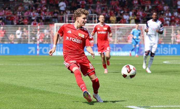 Linus Güther am Ball Einzelbild Freisteller Aktion Fußball Fussball Bundesliga Herren DFL Testspiel Saison 2026 2027 02.08.2026 1.FC Union Berlin FCU vs. Cagliari Calcio DFL regulations prohibit any use of photographs as image sequences and or quasi-video. *** Linus Güther on the ball; single frame; cutout; action; sports; soccer; Bundesliga; men s; DFL; friendly match; 2026–2027 season; February 8, 2026; 1. FC Union Berlin (FCU) vs. Cagliari Calcio; DFL regulations prohibit any use of photographs as image sequences and or quasi-video