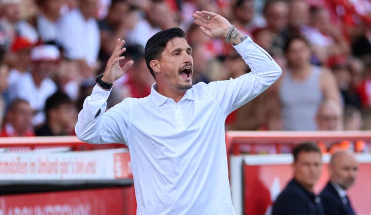 Sport Bilder des Tages Trainer Fabio Pisacane gibt Anweisungen Aktion Oberkörper Fußball Fussball Bundesliga Herren DFL Testspiel Saison 2026 2027 02.08.2026 1.FC Union Berlin FCU vs. Cagliari Calcio DFL regulations prohibit any use of photographs as image sequences and or quasi-video. *** Coach Fabio Pisacane gives instructions; Upper-body exercise; Sports; Soccer; Bundesliga; Men s; DFL; Friendly match; 2026–2027 season; February 8, 2026; 1. FC Union Berlin (FCU) vs. Cagliari Calcio; DFL regulations prohibit any use of photographs as image sequences and or quasi-video