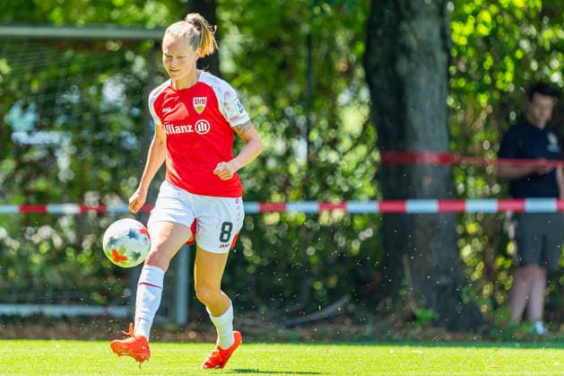 Testspiel: VfB Stuttgart vs. SpVgg Greuther Fürth; 02.08.2026 Stuttgart, GERMANY - 02. August 2026: Maximiliane Rall (VfB Stuttgart, 8) während dem Testspiel zwischen dem VfB Stuttgart und dem SpVgg Greuther Fürth auf dem Sportgelände des Clubzentrum des VfB Stuttgart. *** Friendly Match: VfB Stuttgart vs. SpVgg Greuther Fürth, August 2, 2026, Stuttgart, GERMANY August 2, 2026 Maximiliane Rall VfB Stuttgart, 8 during the friendly match between VfB Stuttgart and SpVgg Greuther Fürth at the sports complex of the VfB Stuttgart Club Center Copyright: xBEAUTIFULxSPORTS Steinx