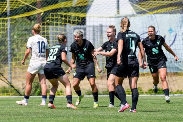 v.li.: Sarah Stöckmann (Viktoria, 22), Torschützin Aneta Polaskova (Viktoria, 27), Alisa Grincenco (Viktoria, 8), Toma Ihlenburg (Viktoria, 4), Nina Ehegötz (Viktoria, 29, Kapitänin), Spielerinnen vom FC Viktoria Berlin jubeln über das Tor zum 0:1, Jubel, Torjubel, Torerfolg, celebrate the goal, goal, celebration, jubelt ueber das Tor, Freuen, Freude, freut sich, optimistisch, positiv, Spielszene, Highlight, Action, Aktion, 02.08.2026, St. Leon-Rot (Deutschland), Fussball, 2. Frauen-Bundesliga, TSG 1899 Hoffenheim U20 - FC Viktoria Berlin, DFB DFL REGULATIONS PROHIBIT ANY USE OF PHOTOGRAPHS AS IMAGE SEQUENCES AND OR QUASI-VIDEO. *** From left: Sarah Stöckmann Viktoria, 22, goal scorer Aneta Polaskova Viktoria, 27, Alisa Grincenco Viktoria, 8, Toma Ihlenburg Viktoria, 4, Nina Ehegötz Viktoria, 29, captain, players from FC Viktoria Berlin celebrate the 0–1 goal, Celebration, Goal Celebration, Goal Scored, Celebrating the Goal, Goal, Celebration, Celebrating the Goal, Rejoicing, Joy, Happy, Optimistic, Positive, Game Scene, Highlight, Action, 02 08 2026, St. Leon-Rot, Germany, soccer, Women’s Bundesliga 2, TSG 1899 Hoffenheim U20 vs. FC Viktoria Berlin, DFB and DFL regulations prohibit any use of photographs as image sequences and or quasi-video xozx