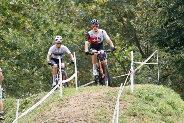 02.08.2026, Monteceneri, Monte Ceneri, 2026 UEC MTB European Championship, EM, Europameisterschaft XCO Women Elite s Final (cross country olympic) Ronja Blöchinger 6 (SUI) and Jenny Rissveds 1 (SWE) Monteceneri Monte Ceneri Ticino Switzerland *** August 2, 2026, Monteceneri, Monte Ceneri, 2026 UEC MTB European Championship XCO Women s Elite Final, Cross-Country Olympic, Ronja Blöchinger (6, SUI) and Jenny Rissveds (1, SWE), Monteceneri, Monte Ceneri, Ticino, Switzerland Copyright: xJustPictures.ch FrancescoxMinghettix jp-en-FrMi-_NG_1435