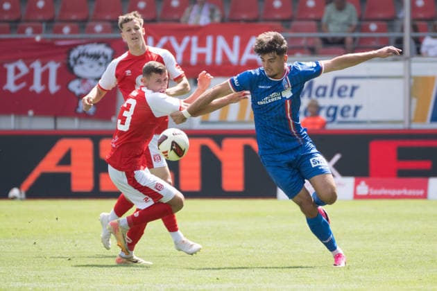 Marius Hauptmann (HFC, 23), Dustin Forkel (Erfurt, 17), Hallescher FC vs. FC Rot-Weiss Erfurt, Fussball, Regionalliga Nordost, 2. Spieltag, Saison 2026 27, 02.08.2026 Halle Leuna Chemie Stadion ST Deutschland *** Marius Hauptmann (HFC), 23, Dustin Forkel (Erfurt), 17, Hallescher FC vs. FC Rot Weiss Erfurt, Soccer, Northeast Regional League, Matchday 2, 2026–27 Season, February 8, 2026, Halle Leuna Chemie Stadium, ST Deutschland