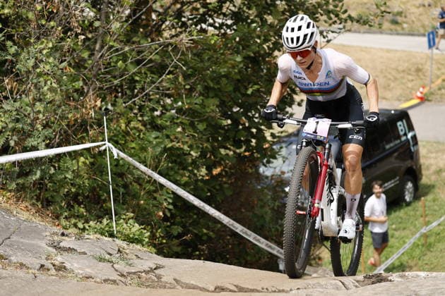 02.08.2026, Monteceneri, Monte Ceneri, 2026 UEC MTB European Championship, EM, Europameisterschaft XCO Women Elite s Final (cross country olympic) Jenny Rissveds 1 (SWE) having a mechanical issue on the rock climb Monteceneri Monte Ceneri Ticino Switzerland *** August 2, 2026, Monteceneri, Monte Ceneri, 2026 UEC MTB European Championship XCO Women s Elite Final, Cross Country Olympic: Jenny Rissveds (1, SWE) experiences a mechanical issue on the rock climb at Monteceneri, Monte Ceneri, Ticino, Switzerland Copyright: xJustPictures.ch FrancescoxMinghettix jp-en-FrMi-_NG_1584