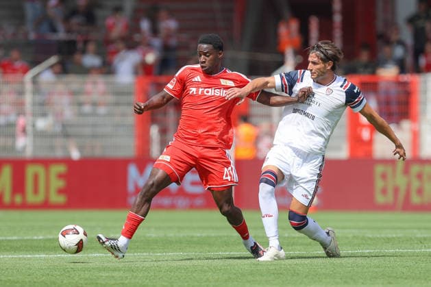 02.08.2026, xtgx, Fussball, Testspiel, 1. FC Union Berlin - Cagliari Calcio v.l. Derrick KoÂ¶hn (Union Berlin, 17) Gennaro Borelli (Cagliari, 29) Zweikampf, Duell, Kampf, tackle (DFL DFB REGULATIONS PROHIBIT ANY USE OF PHOTOGRAPHS as IMAGE SEQUENCES and or QUASI-VIDEO) Berlin *** August 2, 2026, xtgx, Soccer, Friendly Match, 1. FC Union Berlin vs. Cagliari Calcio, Derrick Köschn (Union Berlin), 17 Gennaro Borelli (Cagliari), 29 Tackle, Duel, Battle, DFL DFB REGULATIONS PROHIBIT ANY USE OF PHOTOGRAPHS AS IMAGE SEQUENCES AND OR QUASI-VIDEO Berlin