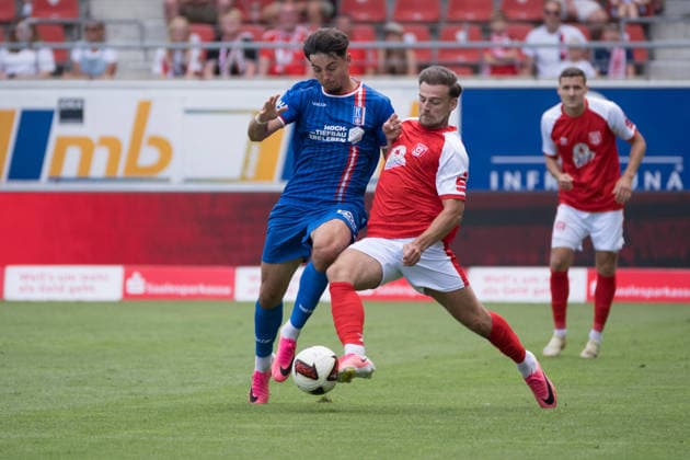 Dustin Forkel (Erfurt, 17), Max Kulke (HFC, 17), Hallescher FC vs. FC Rot-Weiss Erfurt, Fussball, Regionalliga Nordost, 2. Spieltag, Saison 2026 27, 02.08.2026 Halle Leuna Chemie Stadion ST Deutschland *** Dustin Forkel Erfurt, 17, Max Kulke HFC, 17, Hallescher FC vs. FC Rot Weiss Erfurt, Soccer, Northeast Regional League, Matchday 2, 2026–27 Season, February 8, 2026, Halle Leuna Chemie Stadium, ST Deutschland