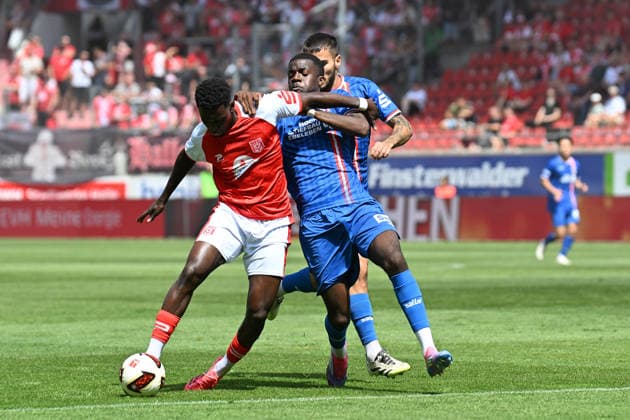 Fußball I Herren I Saison 2026-2027 I Regionalliga I 2. Spieltag I Hallescher FC - FC Rot-Weiß Erfurt I 02.08.2026 Zweikampf Bocar Baro (9, Hallescher FC) und Benny Boboy (27, FC Rot-Weiß Erfurt) Halle (Saale) Leuna-Chemie-Stadion Sachsen-Anhalt Deutschland *** Soccer I Men s I 2026–2027 Season I Regionalliga I Matchday 2 I Hallescher FC vs. FC Rot-Weiß Erfurt I August 2, 2026, Tackle between Bocar and Baro 9, Hallescher FC and Benny Boboy 27, FC Rot-Weiß Erfurt, Halle-Saale, Leuna, Chemie Stadium, Saxony-Anhalt, Germany Copyright: xLobeca InesxHähnelx