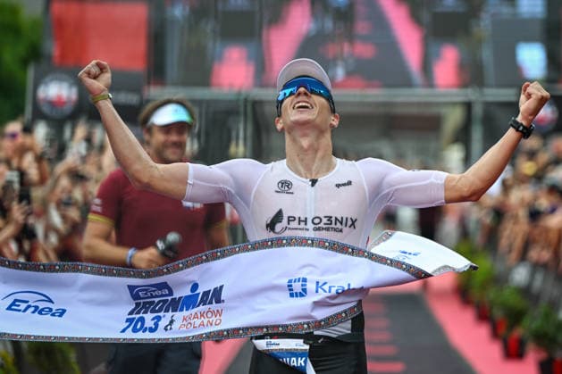 TRIATHLON: Stepniak And Bartlett Secure Elite Victories At IRONMAN 70.3 Krakow KRAKOW, POLAND - AUGUST 02: Professional triathlete Kacper Stepniak of Poland celebrates as he breaks the finish line tape to win the Enea IRONMAN 70.3 Krakow triathlon on the Main Market Square in Krakow, Lesser Poland Voivodeship, Poland, on August 02, 2026. Stepniak successfully defended his championship title, securing first place in the elite professional division with an official time of 3:36:37 following a 113-kilometer (70.3-mile) endurance race. Krakow Poland  Copyright: xArturxWidakx originalFilename:widak-triathlo260802_npV8K.jpg