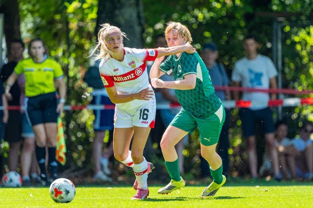 Testspiel: VfB Stuttgart vs. SpVgg Greuther Fürth; 02.08.2026 Stuttgart, GERMANY - 02. August 2026: Janina Hechler (VfB Stuttgart, 16) im Zweikampf während dem Testspiel zwischen dem VfB Stuttgart und dem SpVgg Greuther Fürth auf dem Sportgelände des Clubzentrum des VfB Stuttgart. *** Friendly Match: VfB Stuttgart vs. SpVgg Greuther Fürth, August 2, 2026, Stuttgart, GERMANY August 2, 2026 Janina Hechler VfB Stuttgart, No. 16 in a tackle during the friendly match between VfB Stuttgart and SpVgg Greuther Fürth at the sports complex of the VfB Stuttgart Club Center Copyright: xBEAUTIFULxSPORTS Steinx