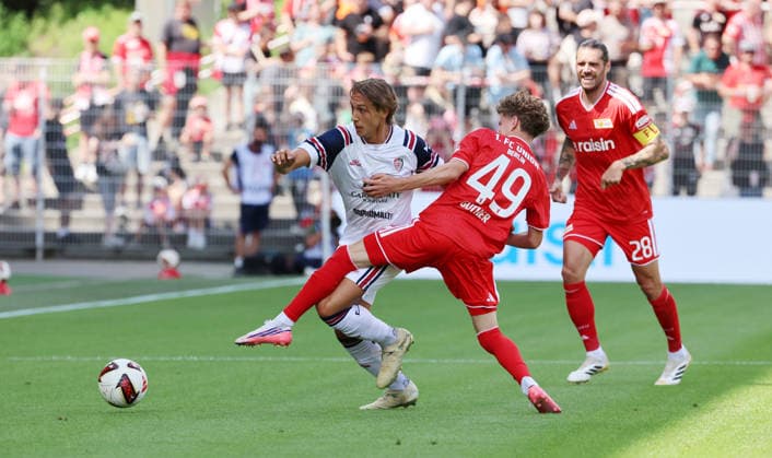 Jacopo Fazzini am Ball, Linus Güther , Christopher Trimmel Zweikampf Spielszene Aktion Fußball Fussball Bundesliga Herren DFL Testspiel Saison 2026 2027 02.08.2026 1.FC Union Berlin FCU vs. Cagliari Calcio DFL regulations prohibit any use of photographs as image sequences and or quasi-video. *** Jacopo Fazzini with the ball, Linus Güther, Christopher Trimmel, tackle, game scene, action, sports, soccer, Bundesliga, men s, DFL, friendly match, 2026–2027 season, February 8, 2026, 1. FC Union Berlin (FCU) vs. Cagliari Calcio. DFL regulations prohibit any use of photographs as image sequences and or quasi-video.