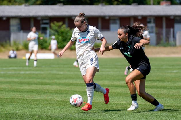 v.li.: Tala Mia Winter (TSG II, 9), Katharina Krist (Viktoria, 18), Zweikampf, Spielszene, Duell, duel, tackle, tackling, Dynamik, Action, Aktion, 02.08.2026, St. Leon-Rot (Deutschland), Fussball, 2. Frauen-Bundesliga, TSG 1899 Hoffenheim U20 - FC Viktoria Berlin, DFB DFL REGULATIONS PROHIBIT ANY USE OF PHOTOGRAPHS AS IMAGE SEQUENCES AND OR QUASI-VIDEO. *** v li Tala Mia Winter TSG II, 9, Katharina Krist Viktoria, 18, tackle, game scene, duel, tackle, tackling, dynamics, action, 02 08 2026, St. Leon-Rot, Germany, soccer, Women’s Bundesliga 2, TSG 1899 Hoffenheim U20 vs. FC Viktoria Berlin, DFB and DFL regulations prohibit any use of photographs as image sequences and or quasi-video xozx
