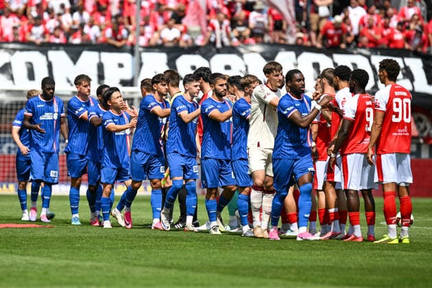 Fußball I Herren I Saison 2026-2027 I Regionalliga I 2. Spieltag I Hallescher FC - FC Rot-Weiß Erfurt I 02.08.2026 Handshake zwischen den Mannschaften vor dem Anpfiff Halle (Saale) Leuna-Chemie-Stadion Sachsen-Anhalt Deutschland *** Soccer I Men s Team I 2026–2027 Season I Regionalliga I Matchday 2 I Hallescher FC vs. FC Rot-Weiß Erfurt I August 2, 2026 Handshake between the teams before kickoff Halle Saale Leuna Chemie Stadium Saxony-Anhalt Germany Copyright: xLobeca InesxHähnelx