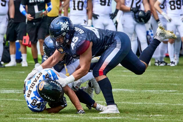 European Football Alliance (EFA), Munich Ravens vs Paris Musketeers, Munich Ravens, Paris Musketeers, 2026-08-02 in München-Unterhaching (Alpenbauer Sportpark Unterhaching) STADLER Michael (Munich Ravens Wide Receiver (WR) Kicker (K) Nr84-MUC84), KILANI Amir (PARIS MUSKETEERS Defensive Back (DB) Nr3-PAR3), BARBARAS Ilan (PARIS MUSKETEERS Linebacker (LB) Nr45-PAR45) sportworld München-Unterhaching Alpenbauer Sportpark Unterhachin Bayern Deutschland *** European Football Alliance (EFA), Munich Ravens vs. Paris Musketeers, Munich Ravens, Paris Musketeers, August 2, 2026, in Munich-Unterhaching, Alpenbauer Sportpark Unterhaching; STADLER Michael, Munich Ravens, Wide Receiver (WR), Kicker (K), No. 84 (MUC84), KILANI Amir PARIS MUSKETEERS Defensive Back DB No. 3 PAR3, BARBARAS Ilan PARIS MUSKETEERS Linebacker LB No. 45 PAR45, Sportworld Munich Unterhaching, Alpenbauer Sportpark, Unterhaching, Bavaria, Germany