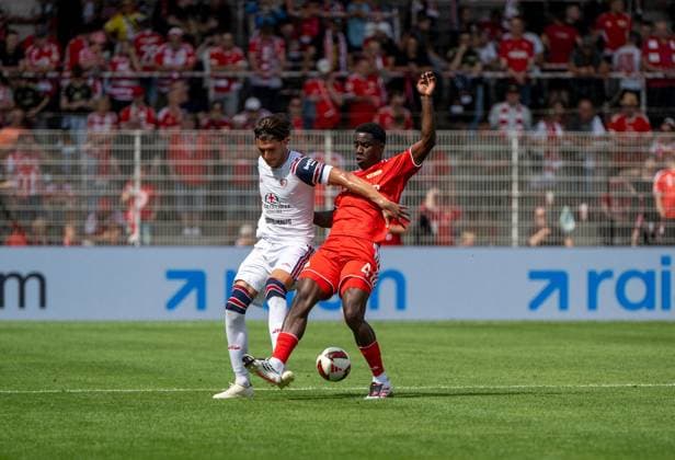 Fußball, Herren, Saison 2026 2027, Testspiel, 1. FC Union Berlin - Cagliari Calcio, v. l. Gennaro Borrelli (Cagliari Calcio), Oluwaseun Ogbemudia (1. FC Union Berlin), 02.08.2026, *** Soccer, Men s, 2026–2027 Season, Friendly Match, 1. FC Union Berlin vs. Cagliari Calcio, from left: Gennaro Borrelli (Cagliari Calcio), Oluwaseun Ogbemudia (1. FC Union Berlin), August 2, 2026, Copyright: xMatthiasxKochx