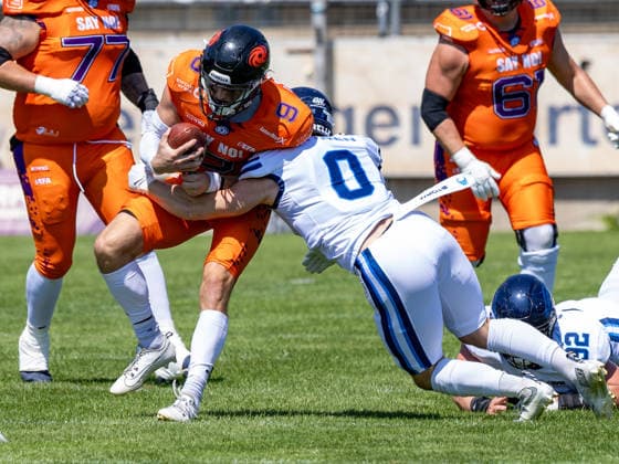 0 Ludvig MyrÃ n (Linebacker) Nordic Storm tackle 9 Zach Calzada (Quarterback) Frankfurt Galaxy Frankfurt Galaxy vs Nordic Storm, American Football, American Football League Europe, Week 12, 2026, 02.08.2026, Frankfurt am Main PSD Bank Arena Germany Copyright: xPFA ChristopherxMettkenx