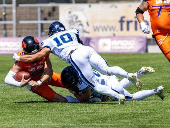 10 Luke Glenna (Defensive Back) Nordic Storm tackle 9 Zach Calzada (Quarterback) Frankfurt Galaxy Frankfurt Galaxy vs Nordic Storm, American Football, American Football League Europe, Week 12, 2026, 02.08.2026, Frankfurt am Main PSD Bank Arena Germany Copyright: xPFA ChristopherxMettkenx