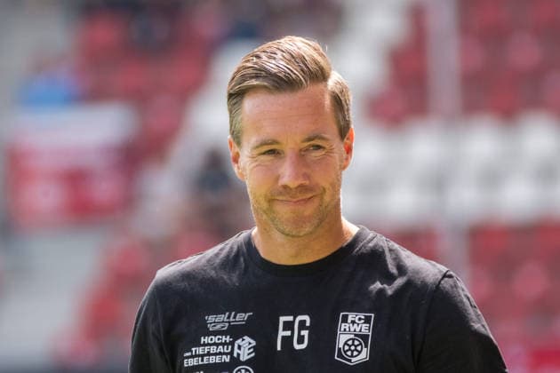 Trainer Fabian Gerber (Erfurt), Hallescher FC vs. FC Rot-Weiss Erfurt, Fussball, Regionalliga Nordost, 2. Spieltag, Saison 2026 27, 02.08.2026 Halle Leuna Chemie Stadion ST Deutschland *** Coach Fabian Gerber, Erfurt; Hallescher FC vs. FC Rot Weiss Erfurt; Soccer; Northeast Regional League; Matchday 2; 2026–27 Season; February 8, 2026; Halle Leuna Chemie Stadium; ST Deutschland