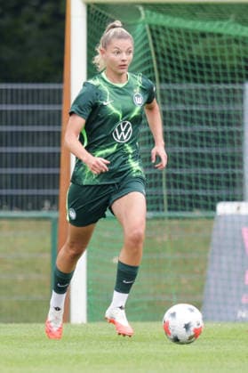 01.08.2026, xgrfx, Fussball Testspiel Frauen , RB Leipzig - VfL Wolfsburg v.l. Julia Landenberger (VfL Wolfsburg) (DFL DFB REGULATIONS PROHIBIT ANY USE OF PHOTOGRAPHS as IMAGE SEQUENCES and or QUASI-VIDEO) Leipzig *** August 1, 2026, xgrfx, Women s Soccer Friendly Match, RB Leipzig vs. VfL Wolfsburg, Julia Landenberger (VfL Wolfsburg). DFL and DFB regulations prohibit any use of photographs as image sequences and or quasi-video. Leipzig