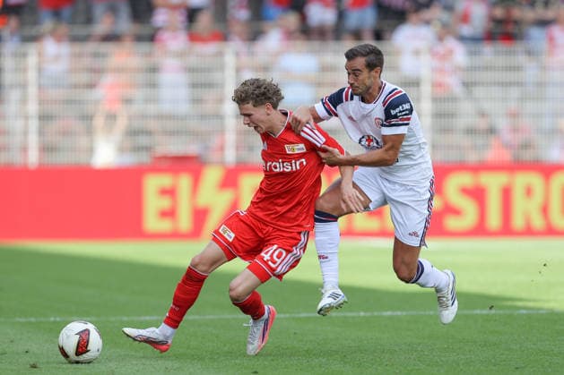 02.08.2026, xtgx, Fussball, Testspiel, 1. FC Union Berlin - Cagliari Calcio v.l. Linus GoÂ¼ther (Union Berlin, 49) Harry Billy Winks (Cagliari, 2) Zweikampf, Duell, Kampf, tackle (DFL DFB REGULATIONS PROHIBIT ANY USE OF PHOTOGRAPHS as IMAGE SEQUENCES and or QUASI-VIDEO) Berlin *** August 2, 2026, xtgx, Soccer, Friendly Match, 1. FC Union Berlin vs. Cagliari Calcio, Linus Göuther, Union Berlin, 49 Harry Billy Winks, Cagliari, 2 Tackle, Duel, Battle, DFL DFB REGULATIONS PROHIBIT ANY USE OF PHOTOGRAPHS AS IMAGE SEQUENCES AND OR QUASI-VIDEO, Berlin